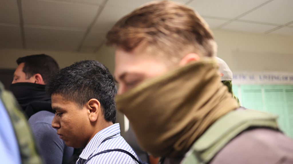 DOJ sues St. Paul and Portland, Oregon, over mask and ID requirements for federal officers — WCCO / CBS Minnesota, St. Louis Park Government news