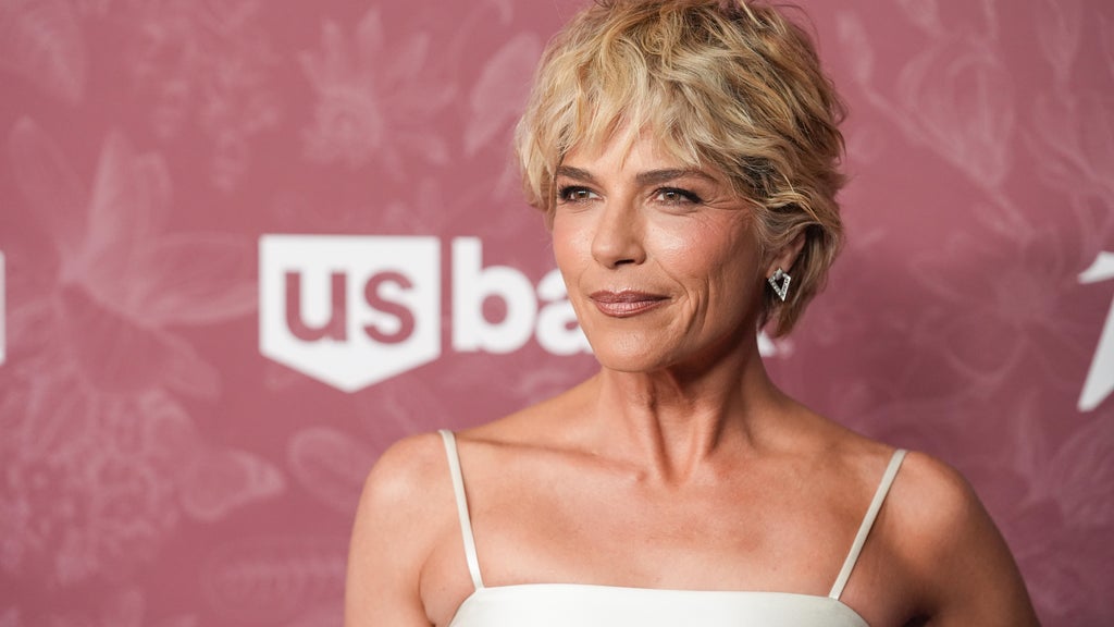 Actress Selma Blair arraigned following arrest for incident related to flight from LAX to JFK — WCCO / CBS Minnesota, St. Louis Park Health news