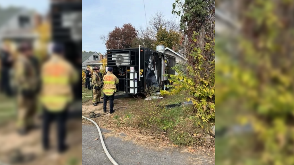 3 adults hospitalized after fire at food truck on St. Paul's east side — WCCO / CBS Minnesota, St. Louis Park Dining news