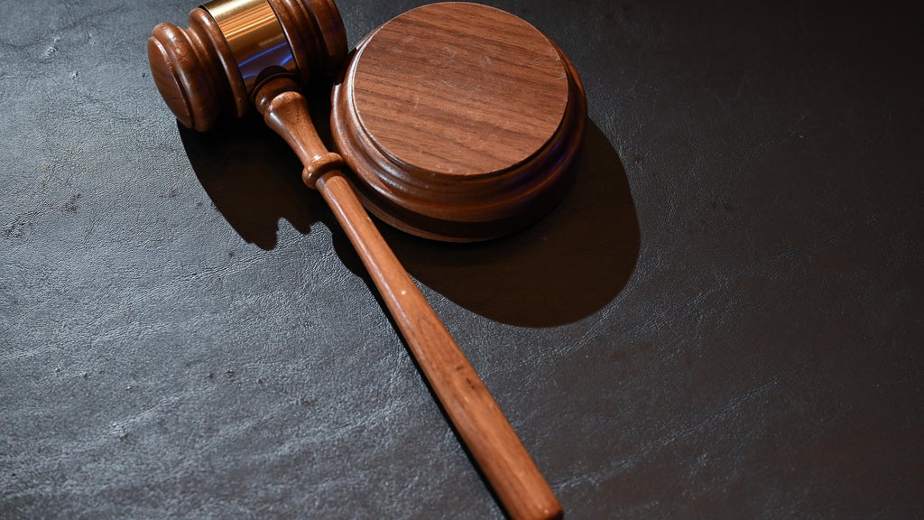 Man tried to pull woman out of her St. Paul apartment window, charges say — WCCO / CBS Minnesota, St. Louis Park Health news