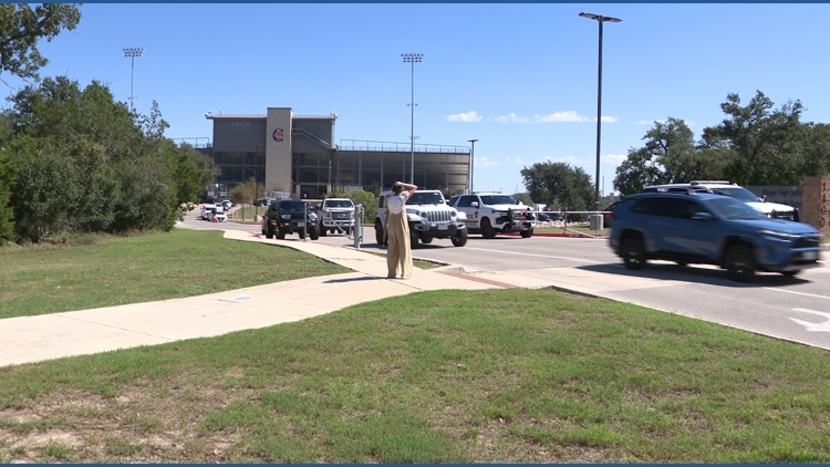 Parents rush to Pieper High School during lockdown; two teens taken into custody — KENS 5 (San Antonio), St. Louis Park Schools news